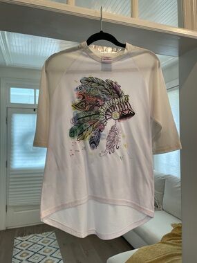Women’s Short Sleeve Graphic Tee with Colorful Feather Headdress